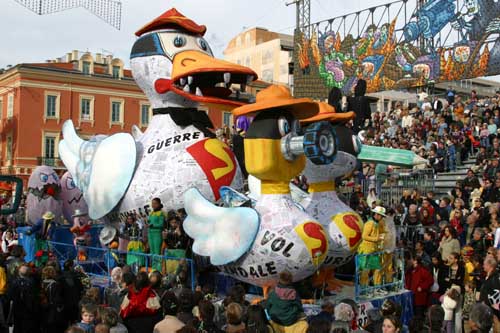 Super canard : Scandales, magouilles, super canard est l pour faire clore la vrit